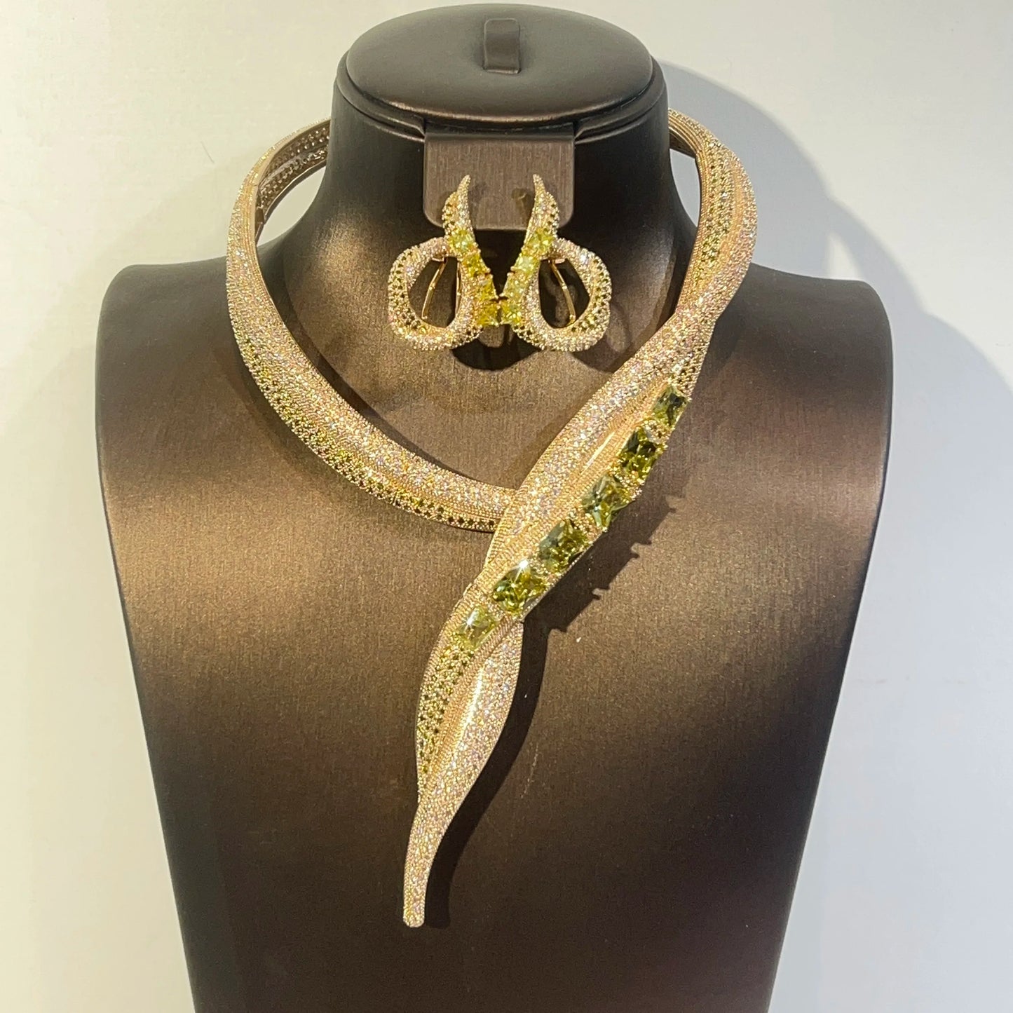 Uniquely Multicolor Designed Zircon Necklace Women Wedding Luxury Cubic Dubai Bridal Jewelry Set Suitable for V-neck Accessories