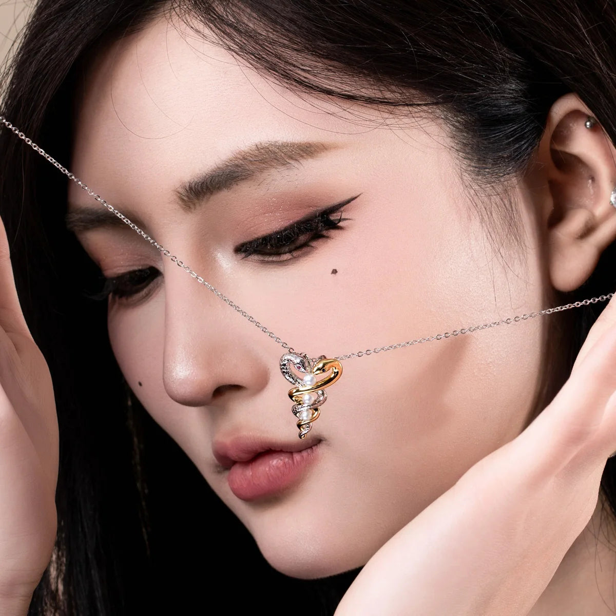 AnuJewel Exquisite Snake Pendant Seawater Pearls Necklace Classic of Mountains and Seas 50cm 925 Sterling Silver Jewelry Gifts